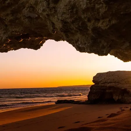 2 Bedrooms Appartement At Portimao 300 M Away From The Beach With Sea View And Furnished Garden * Portimão