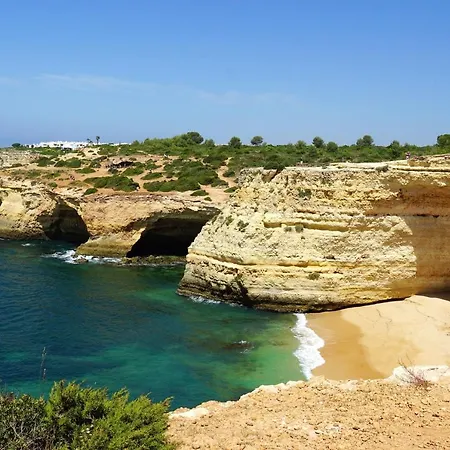 2 Bedrooms Appartement At Portimao 300 M Away From The Beach With Sea View And Furnished Garden ポルティマン